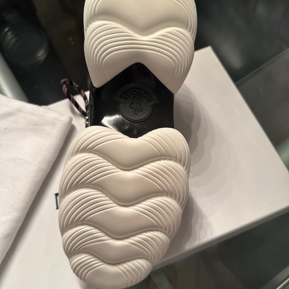 moncler women's thelma sarpa sneaker shoes size 39, black with white bottom - Picture 4 of 8